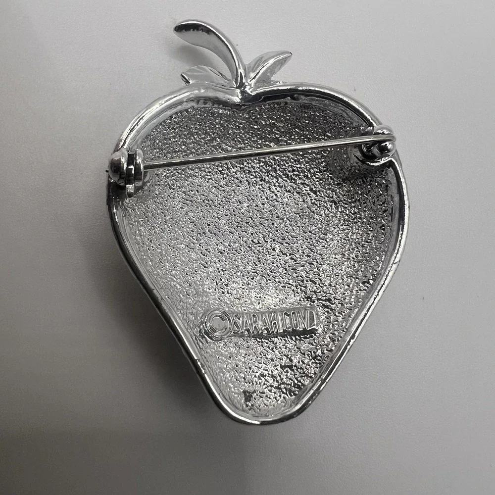 Sarah Coventry Strawberry Brooch Silver Tone Textured Pin Vintage‎ Fruit Jewelry